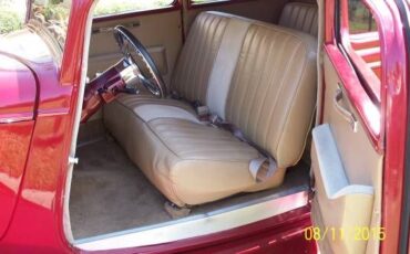 Ford-Victoria-1933-Red-Tan-2