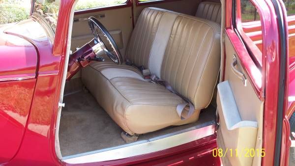 Ford-Victoria-1933-Red-Tan-2