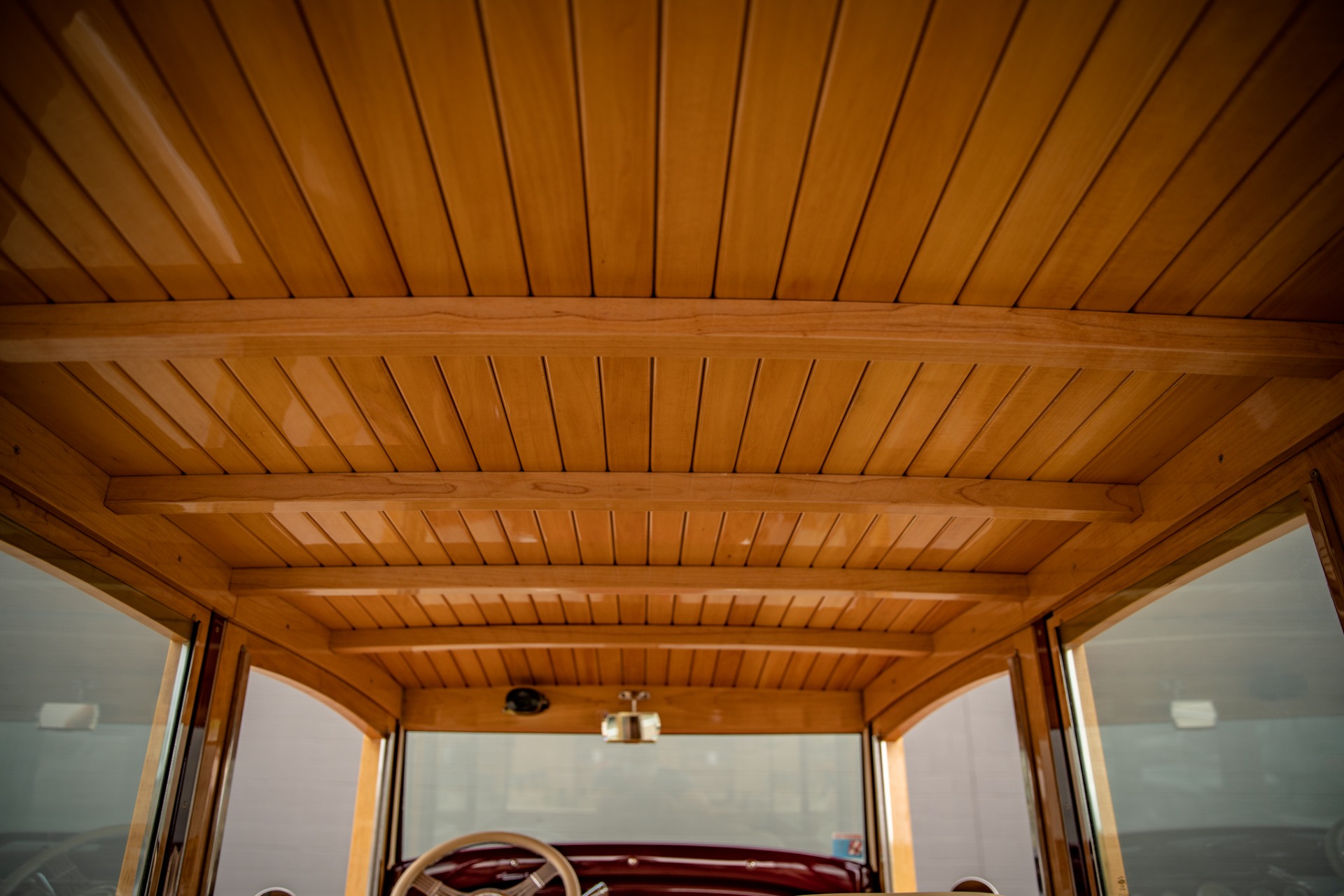 Ford-Woody-1932-BurgundyMaroon-BeigeTan-8