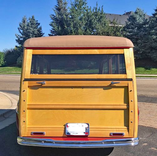 Ford-Woody-1947-Red-Custom-Leather-9