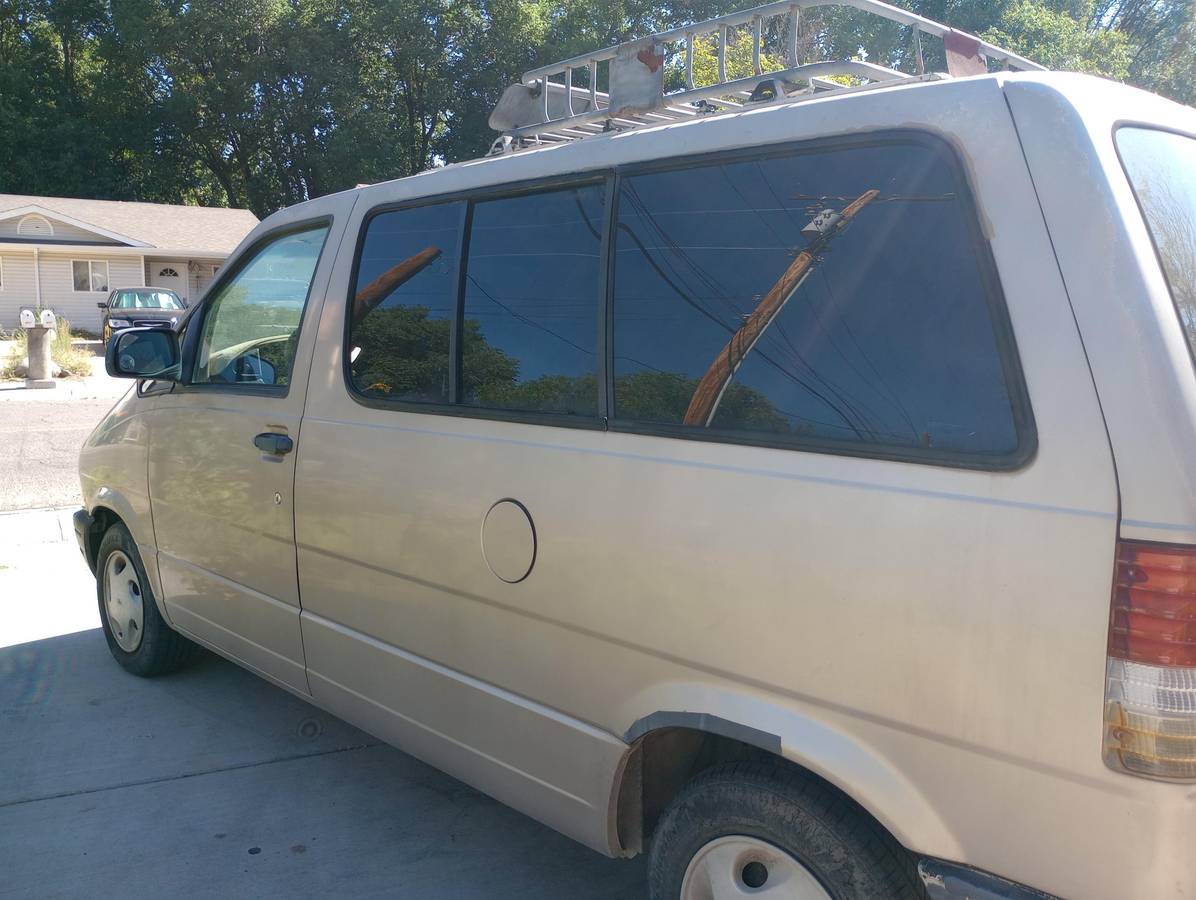 Ford-aerostar-1995-brown-1