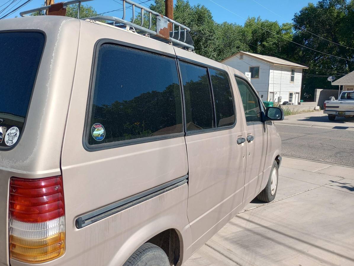 Ford-aerostar-1995-brown-2