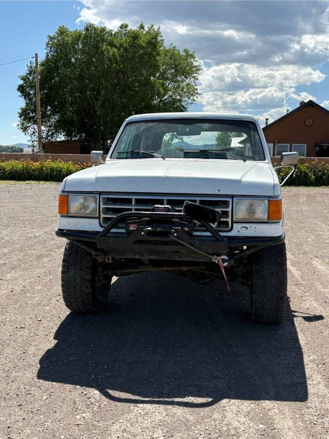 Ford-bronco-1987-white-1