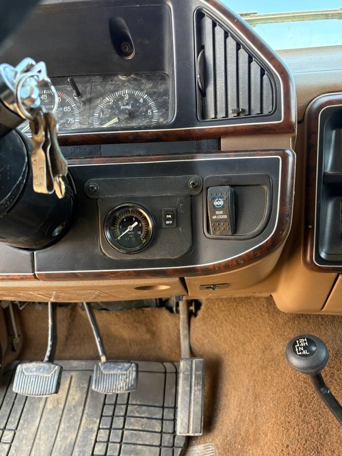 Ford-bronco-1987-white-14