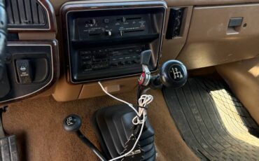 Ford-bronco-1987-white-5