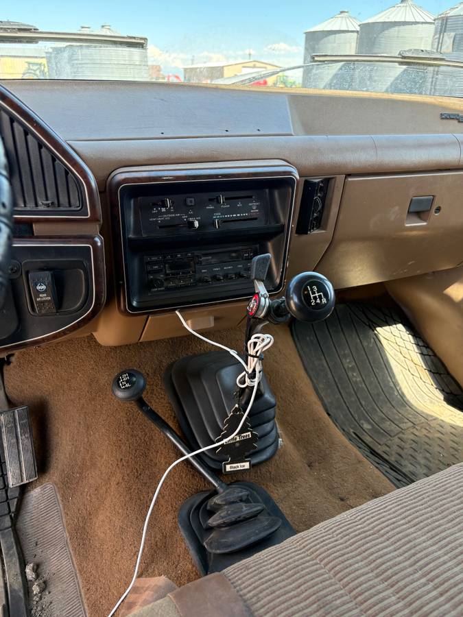 Ford-bronco-1987-white-5