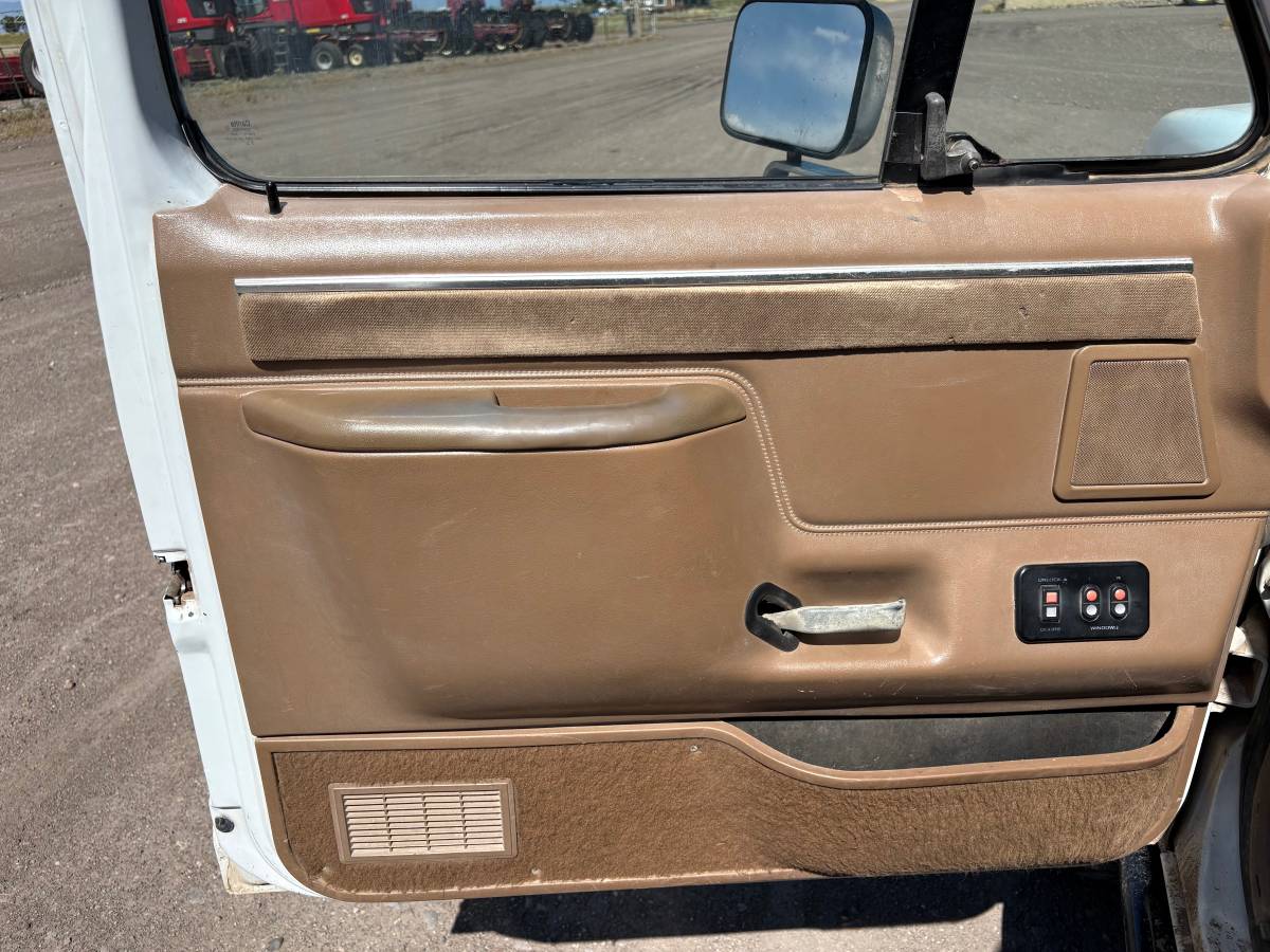 Ford-bronco-1987-white-6