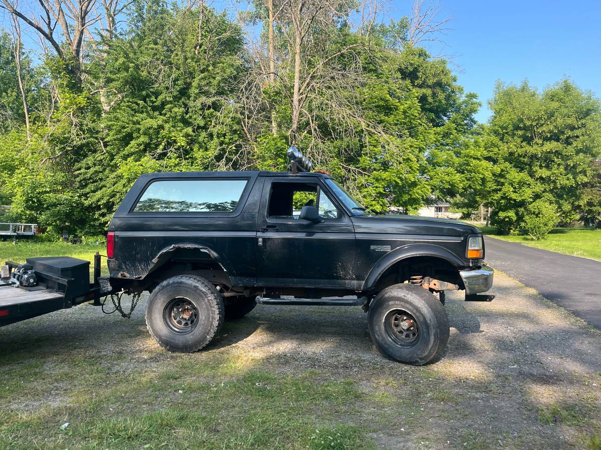 Ford-bronco-xlt-1992-black-10