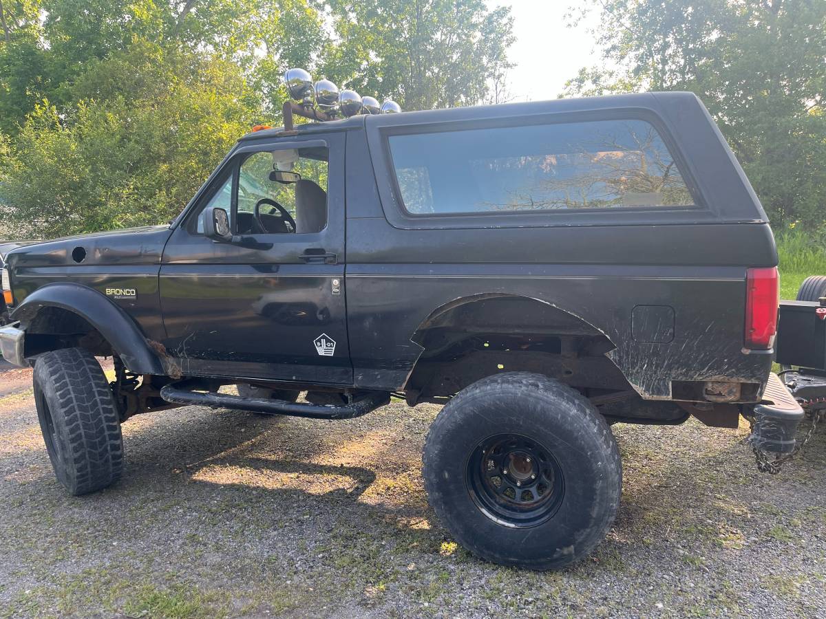 Ford-bronco-xlt-1992-black-12