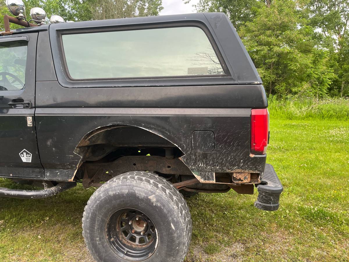 Ford-bronco-xlt-1992-black-15