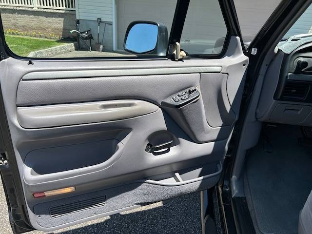 Ford-bronco-xlt-1994-black-10