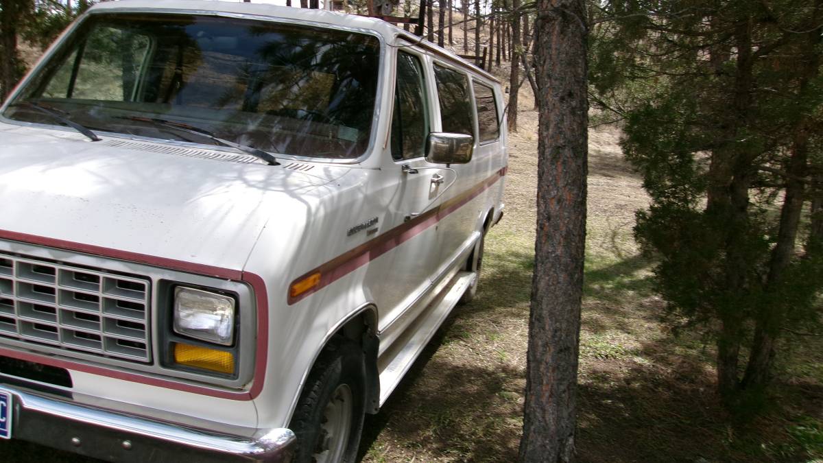 Ford-clubvan-1987-3