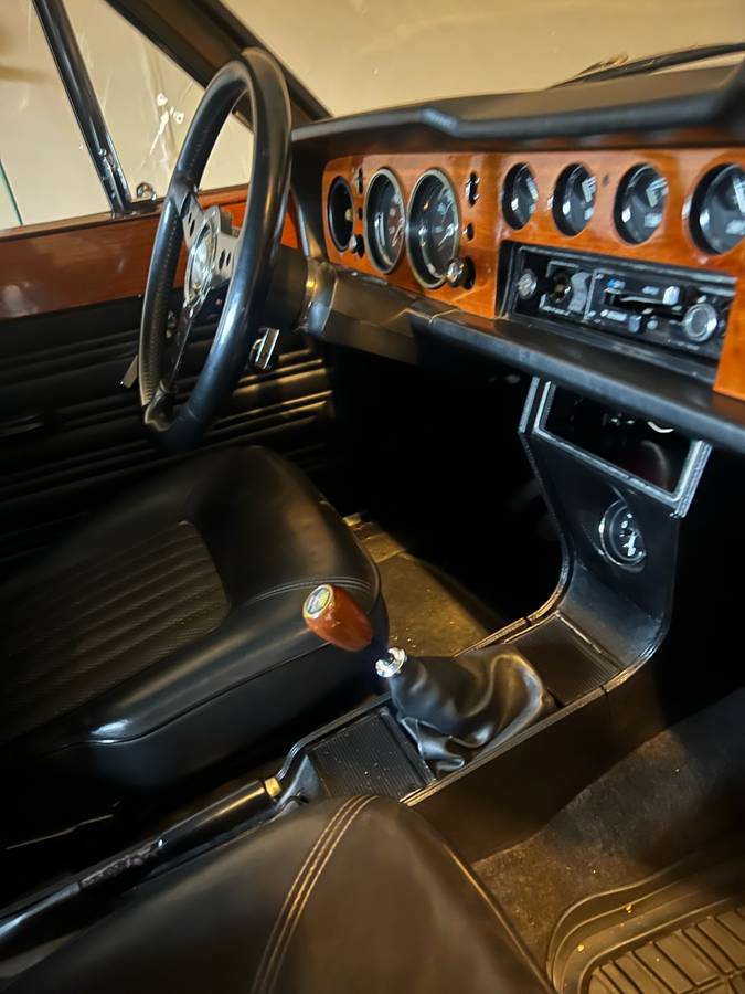 Ford-cortina-1970-blue-10