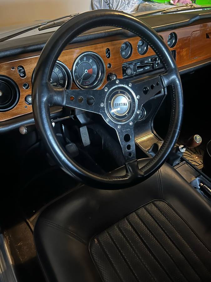 Ford-cortina-1970-blue-12