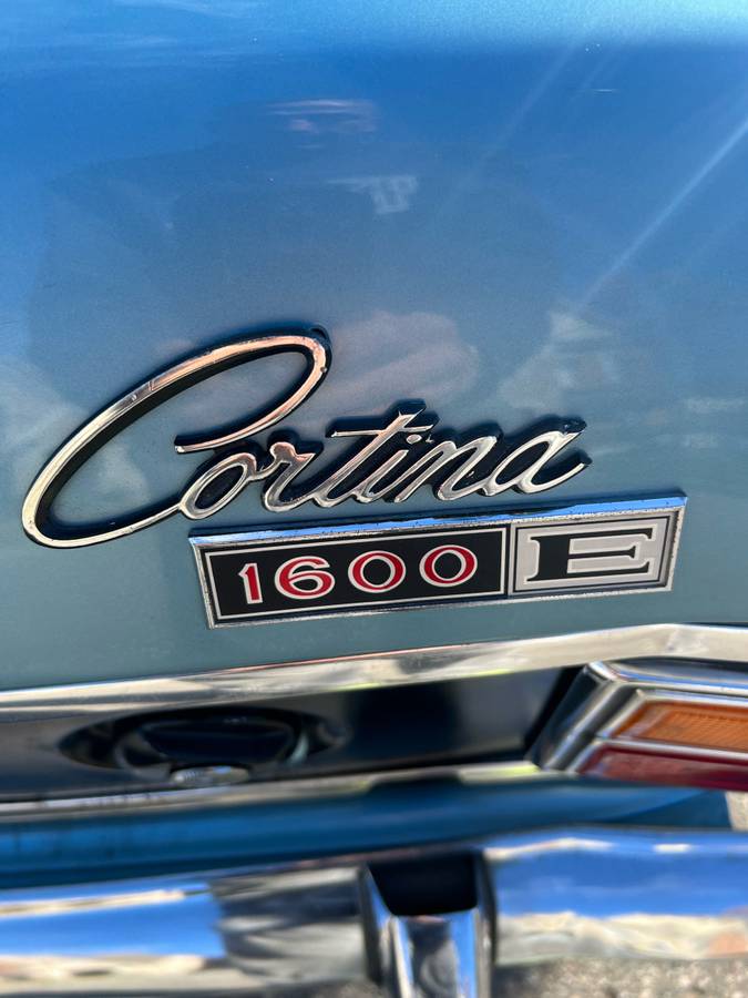 Ford-cortina-1970-blue-15
