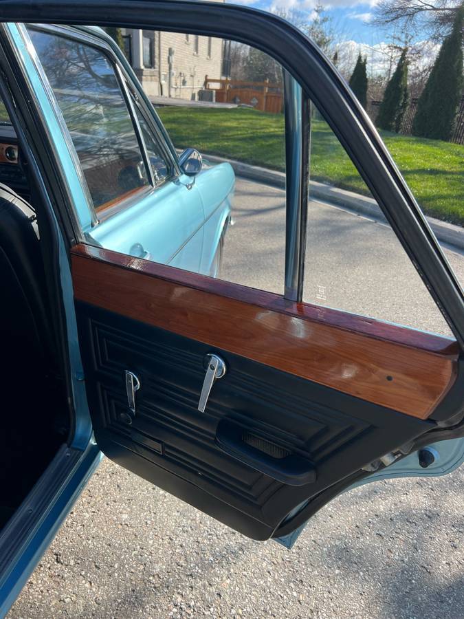 Ford-cortina-1970-blue-8