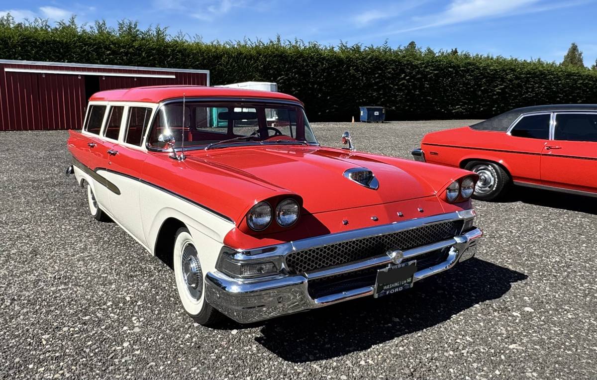 Ford-country-sedan-1958-red-2