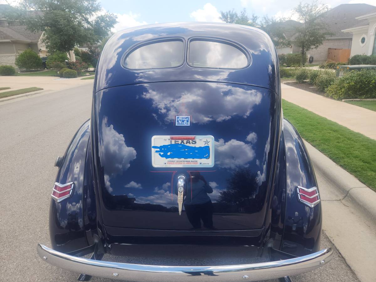 Ford-deluxe-1940-blue