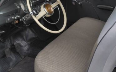 Ford-deluxe-1949-2