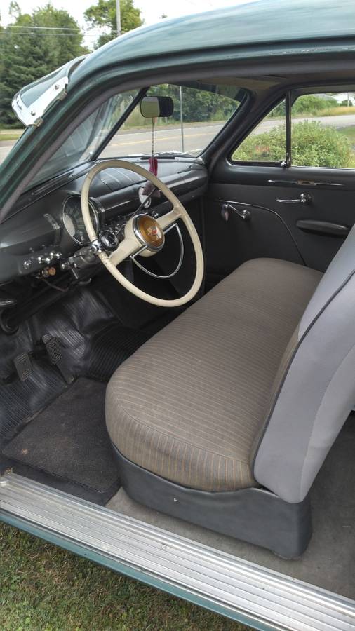 Ford-deluxe-1949-2