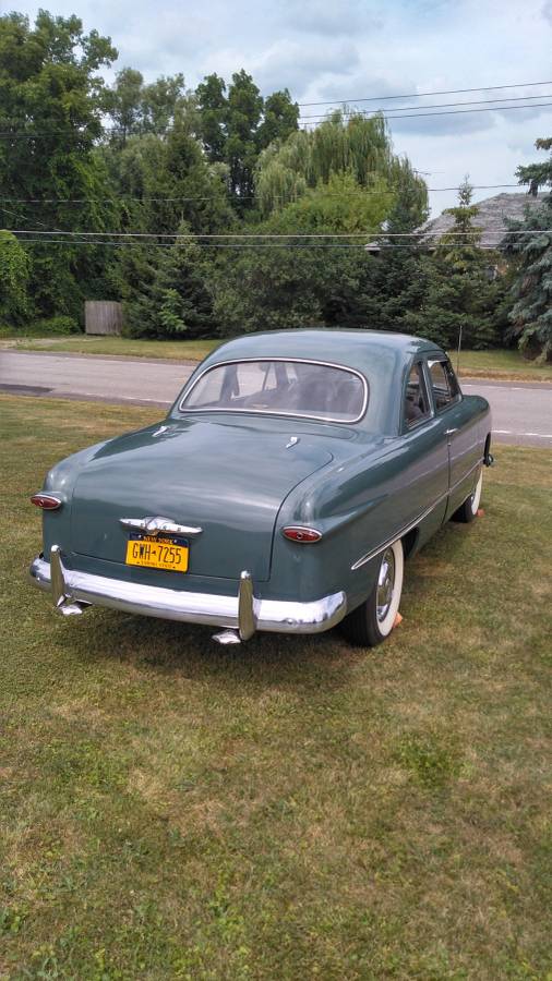 Ford-deluxe-1949-3