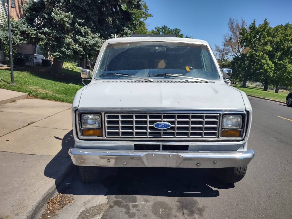 Ford-e-150-econoline-1979-grey-1