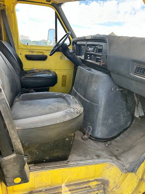 Ford-e-350-1984-yellow-9