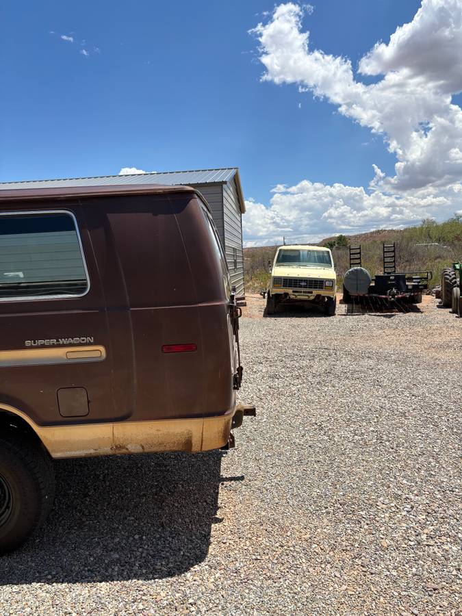 Ford-e350-van-1980-brown-3