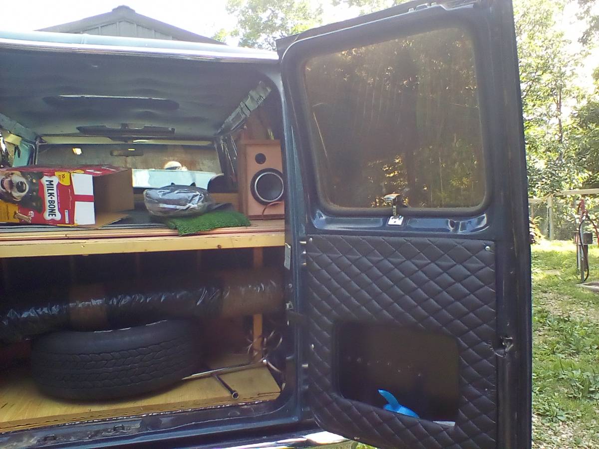 Ford-econoline-cargo-van-1976-blue-13