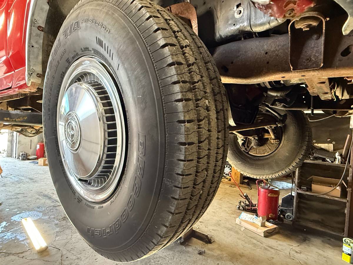 Ford-f-250-1983-red-12