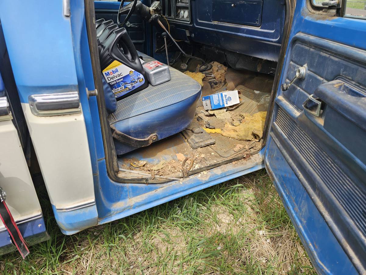 Ford-f-250-diesel-1978-blue-15