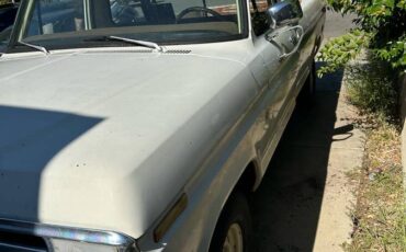 Ford-f100-custom-1973-white-3