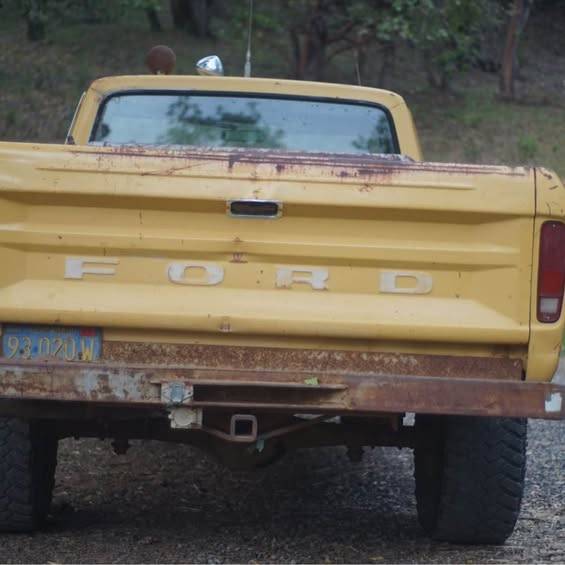 Ford-f100-custom-1974-yellow-5