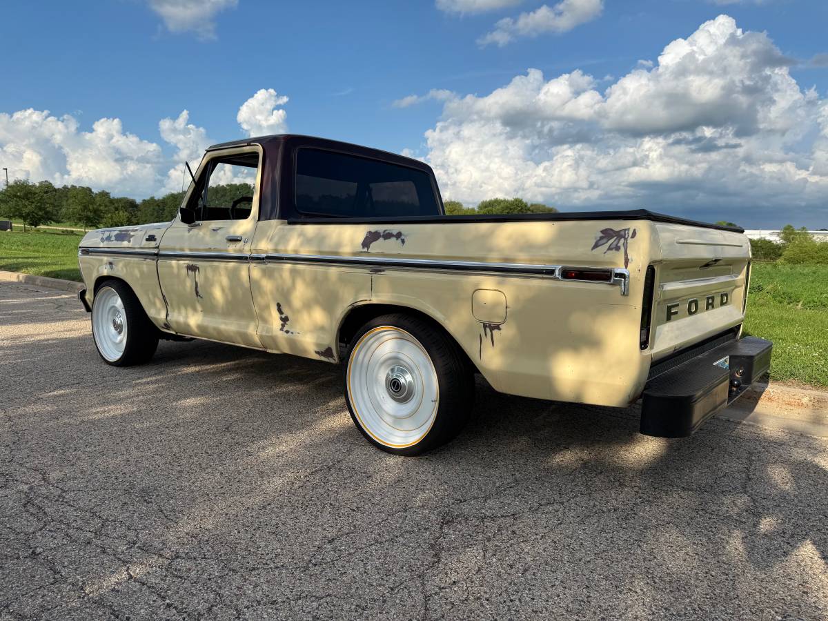 Ford-f100-custom-1979-yellow-1