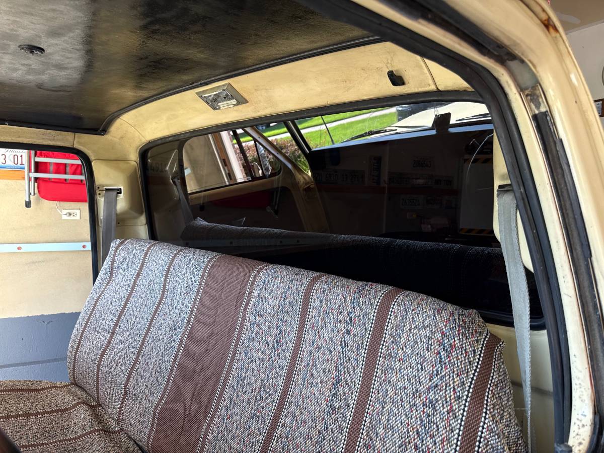 Ford-f100-custom-1979-yellow-10