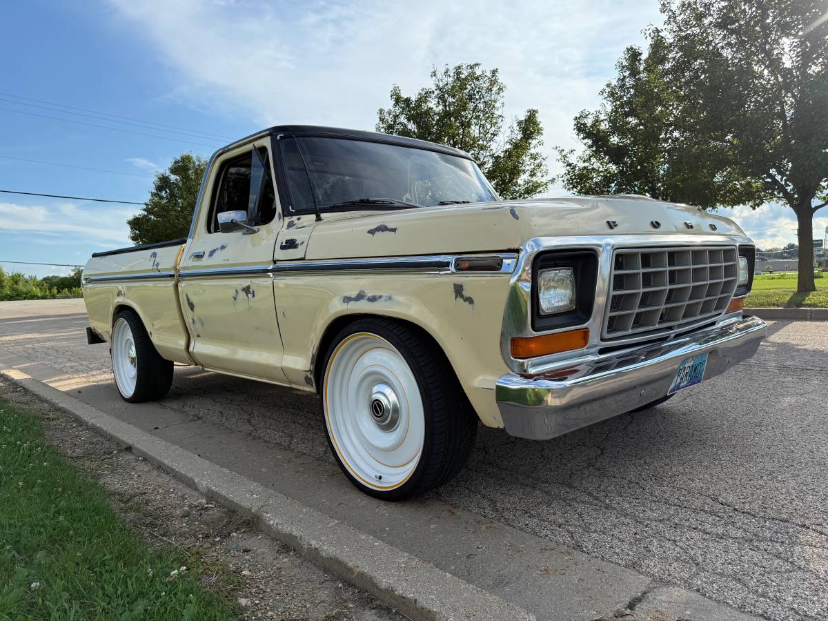 Ford-f100-custom-1979-yellow-2