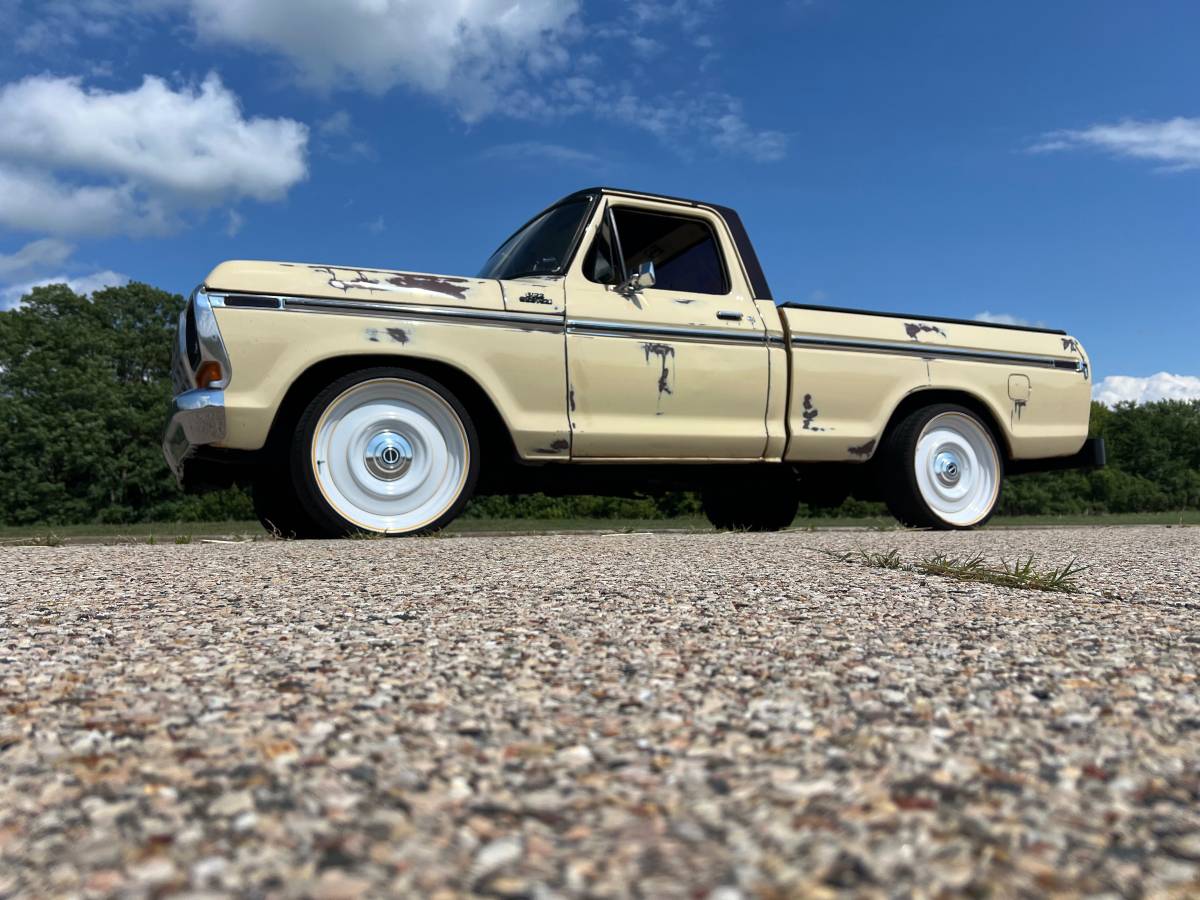 Ford-f100-custom-1979-yellow-6