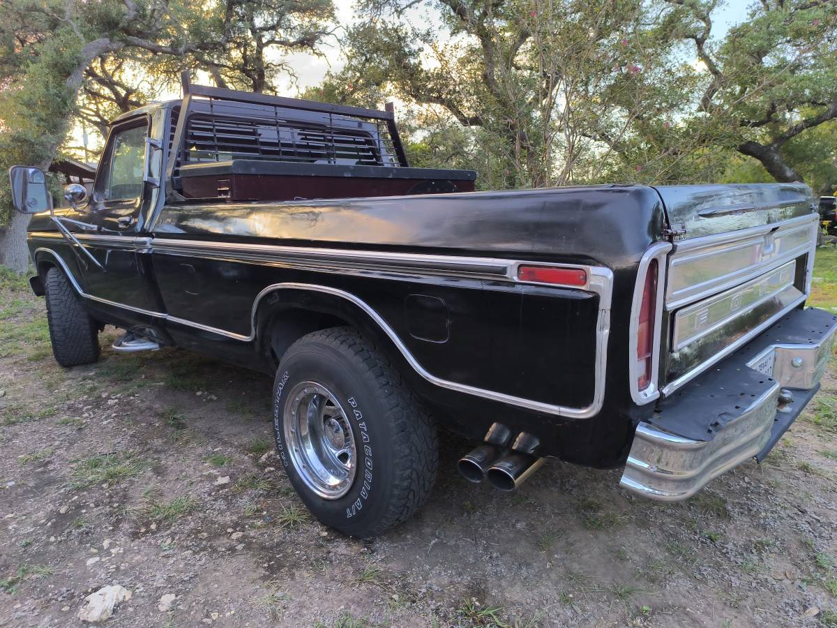 Ford-f250-xlt-ranger-1975-black-11