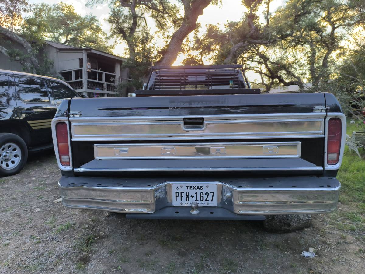 Ford-f250-xlt-ranger-1975-black-12