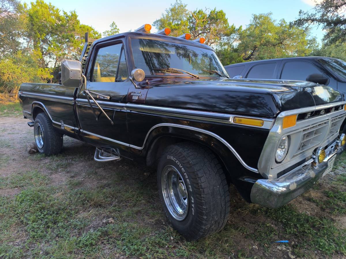 Ford-f250-xlt-ranger-1975-black-14
