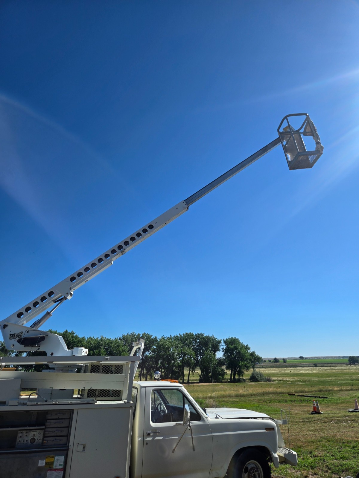 Ford-f350-bucket-truck-1984-1