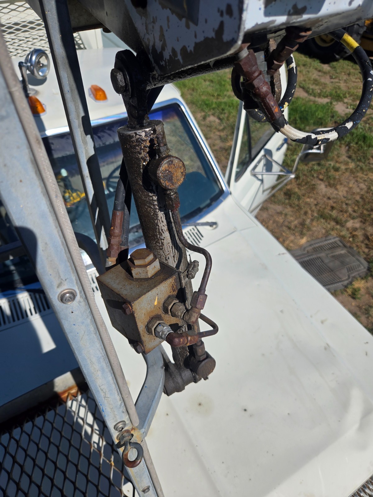 Ford-f350-bucket-truck-1984-10