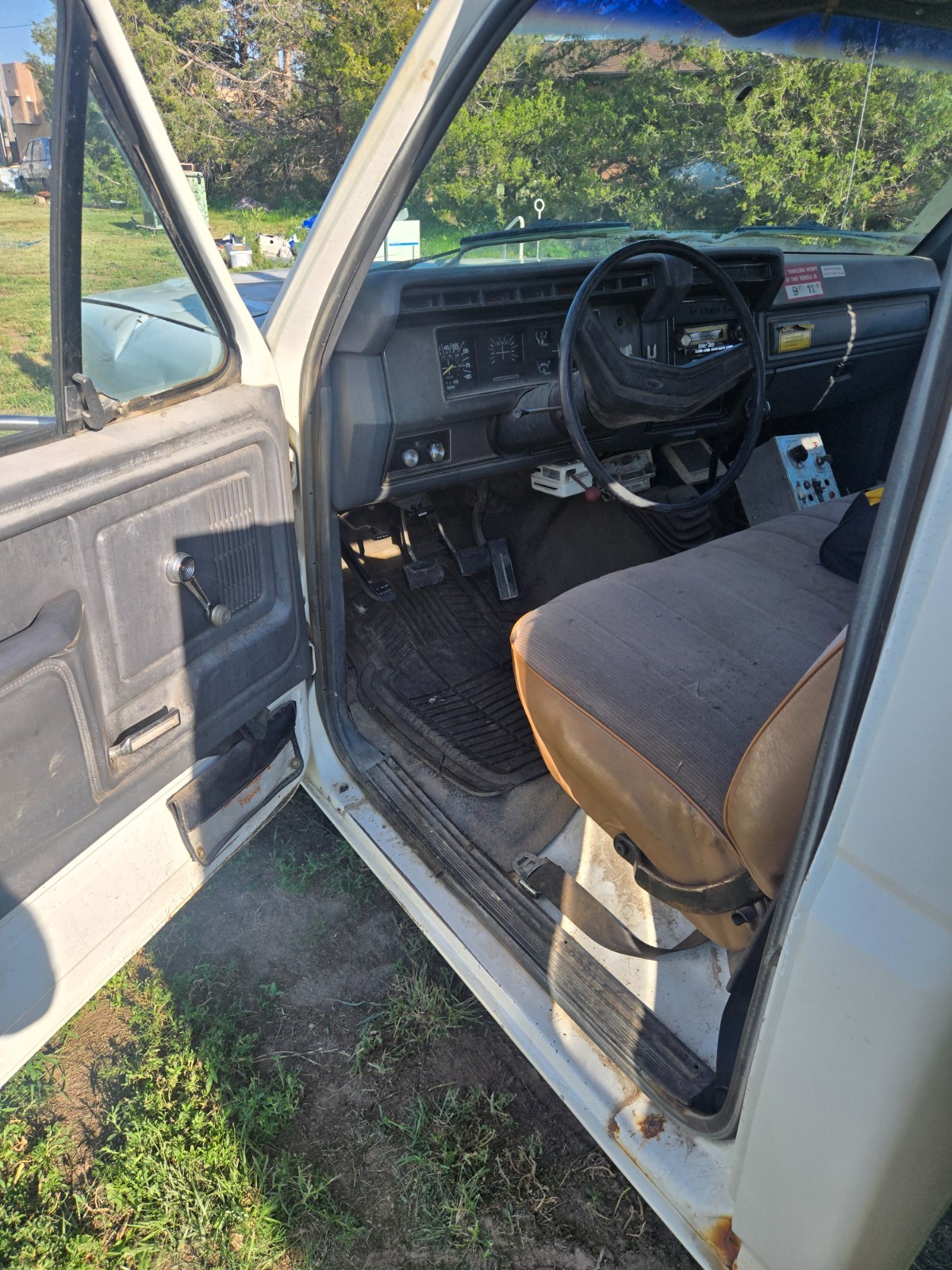 Ford-f350-bucket-truck-1984-5