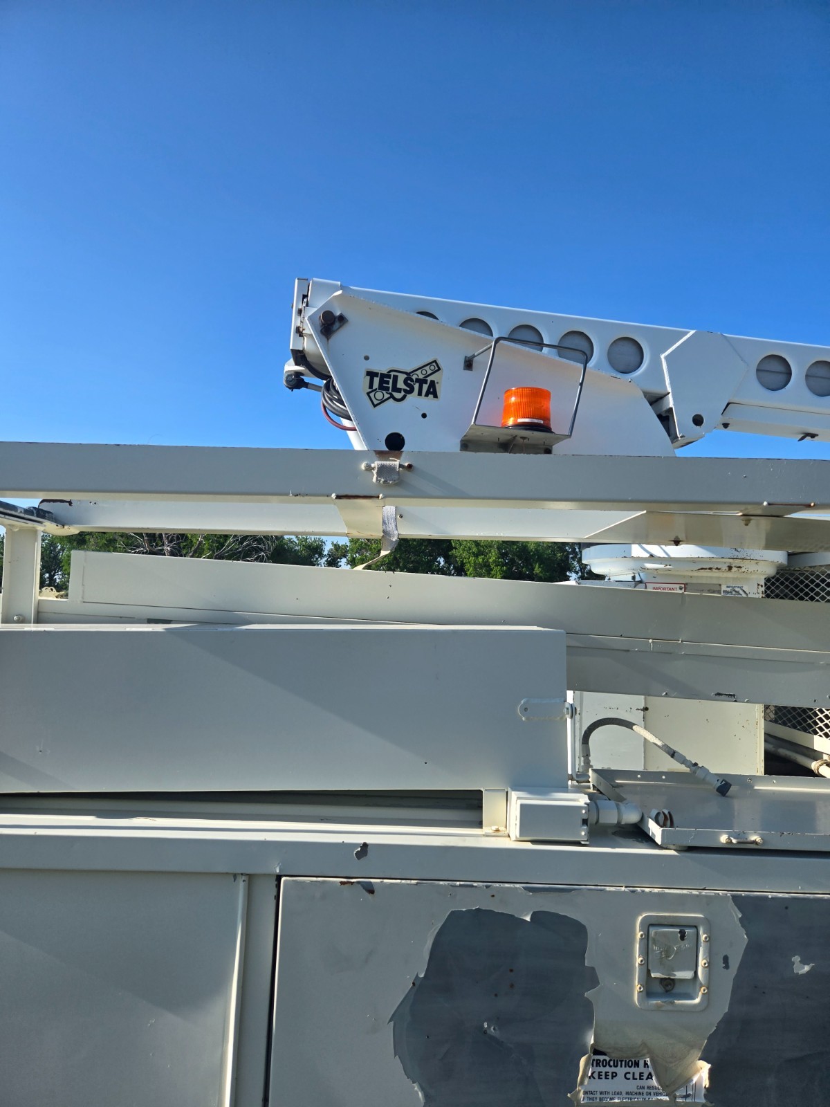 Ford-f350-bucket-truck-1984-9