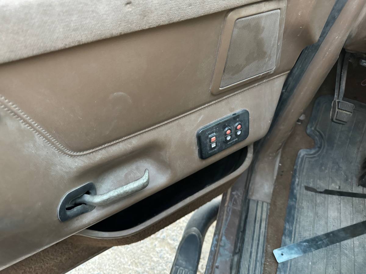 Ford-f350-lariat-1987-brown-3