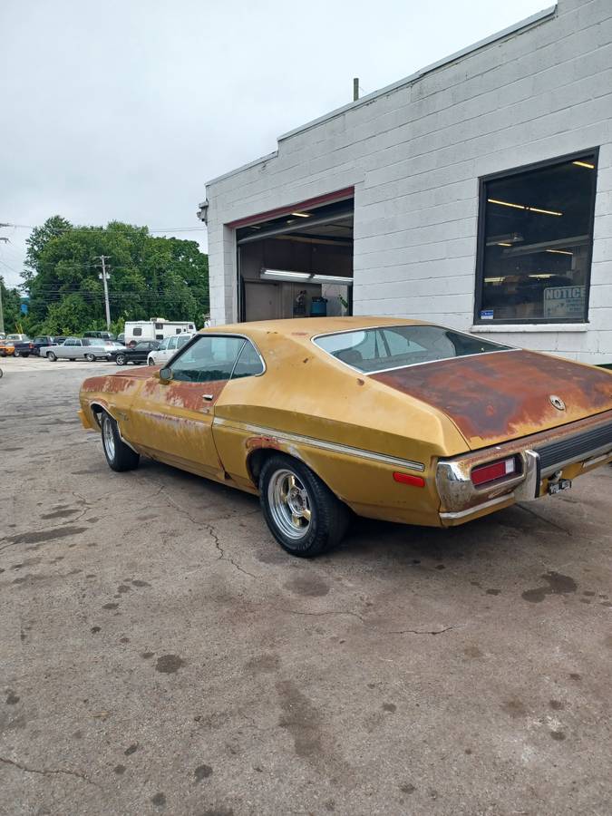 Ford-gran-torino-1973-yellow-2