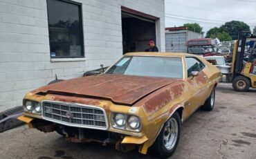 Ford-gran-torino-1973-yellow