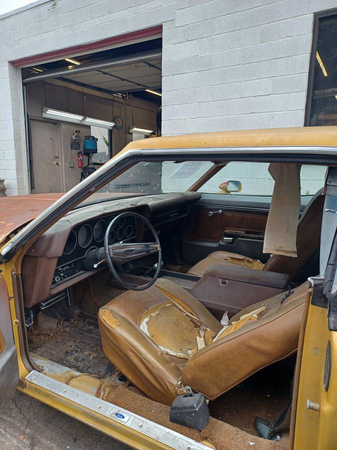Ford-gran-torino-1973-yellow-4