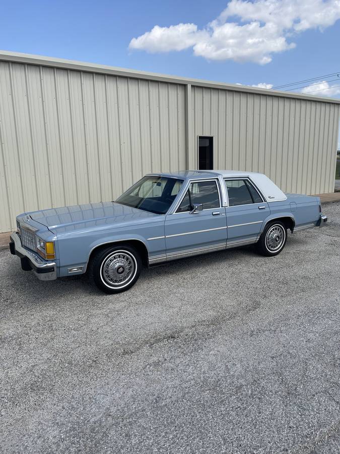 Ford-ltd-crown-victoria-lx-1987-blue-1