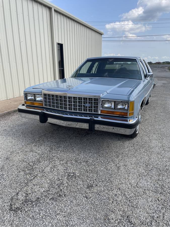 Ford-ltd-crown-victoria-lx-1987-blue